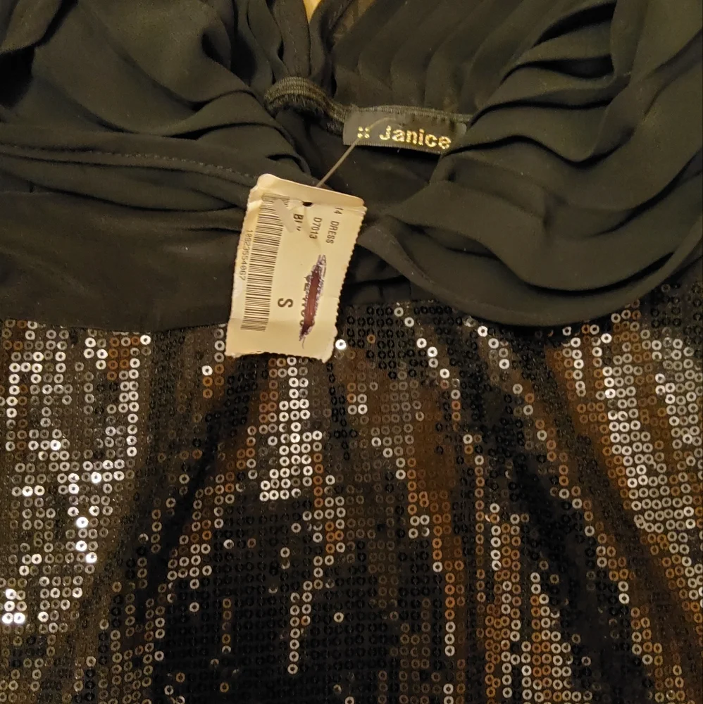 🔥Janice Black Sequin Dress with Pleated Sleeves ( Size S)🔥 - Picture 8 of 8